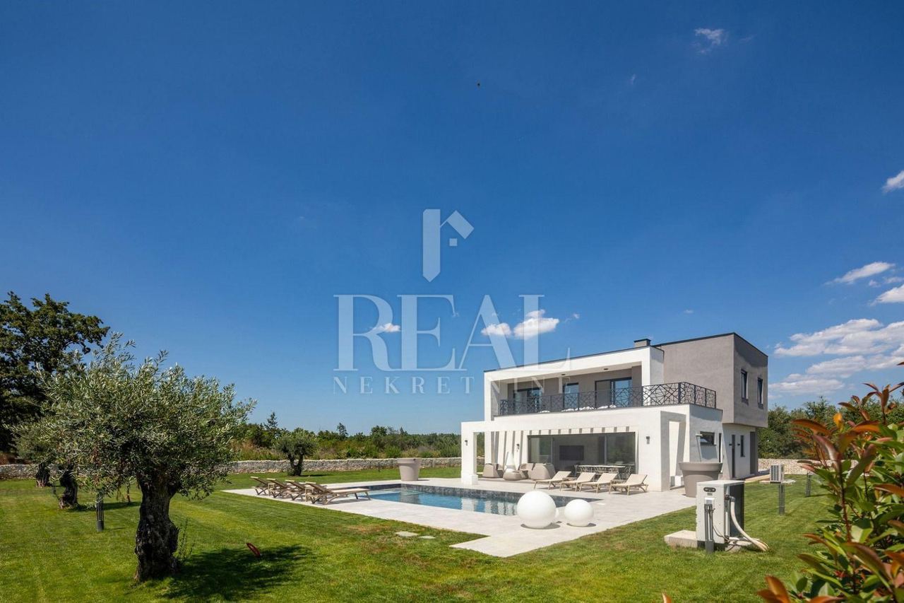 Haus u Svetvinčenatu, 310m², 4 sobe, slika 3