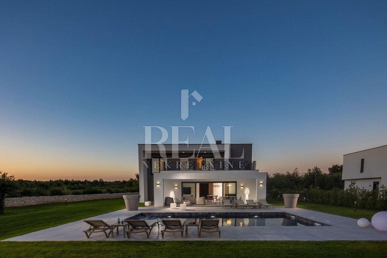 Haus u Svetvinčenatu, 310m², 4 sobe, slika 5
