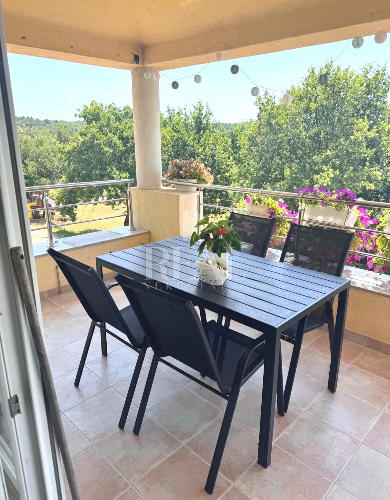 Stan u Puli, 100m², 3 sobe, slika 2
