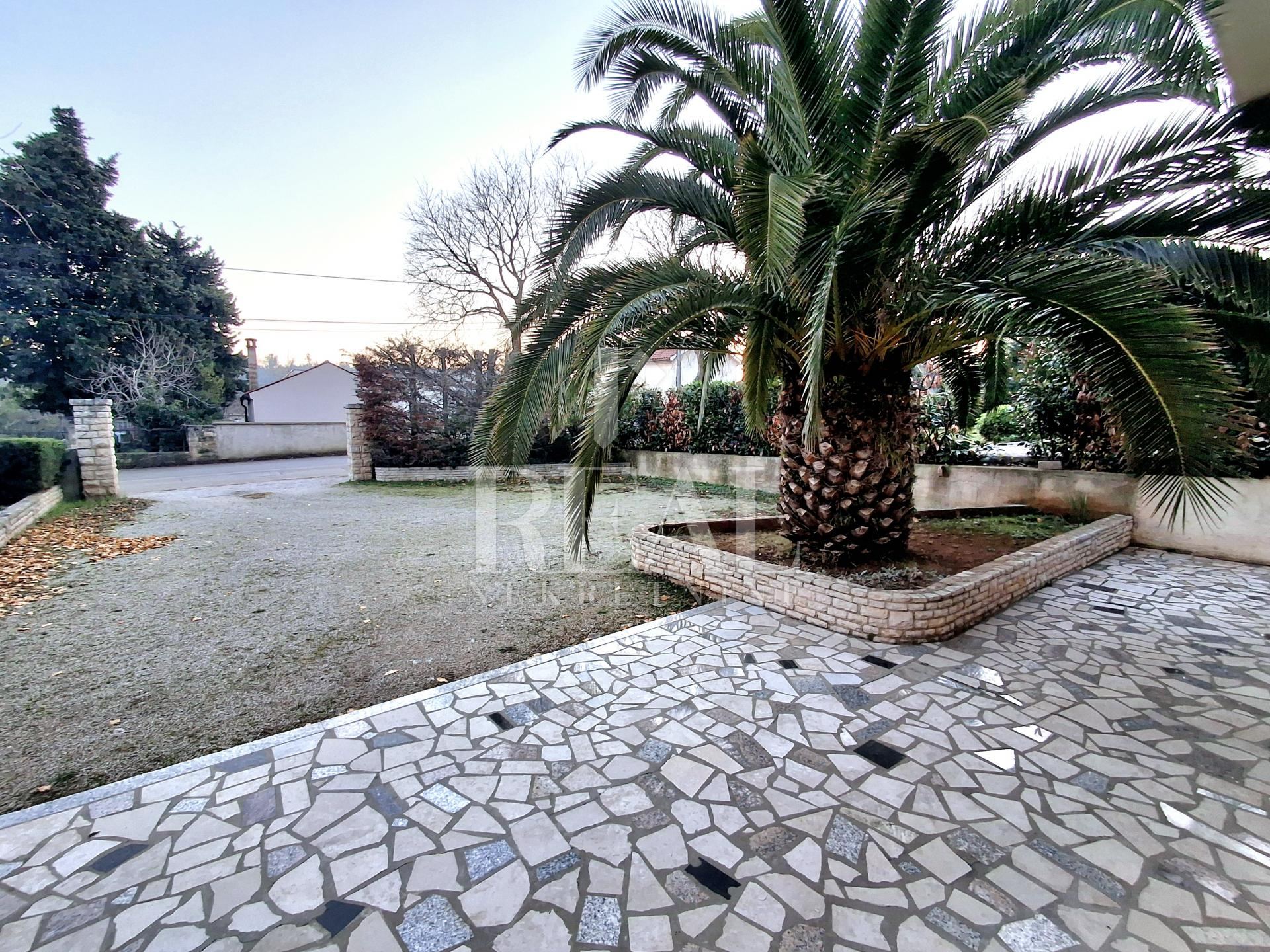 Haus u Puli, 420m², 6 soba, slika 4