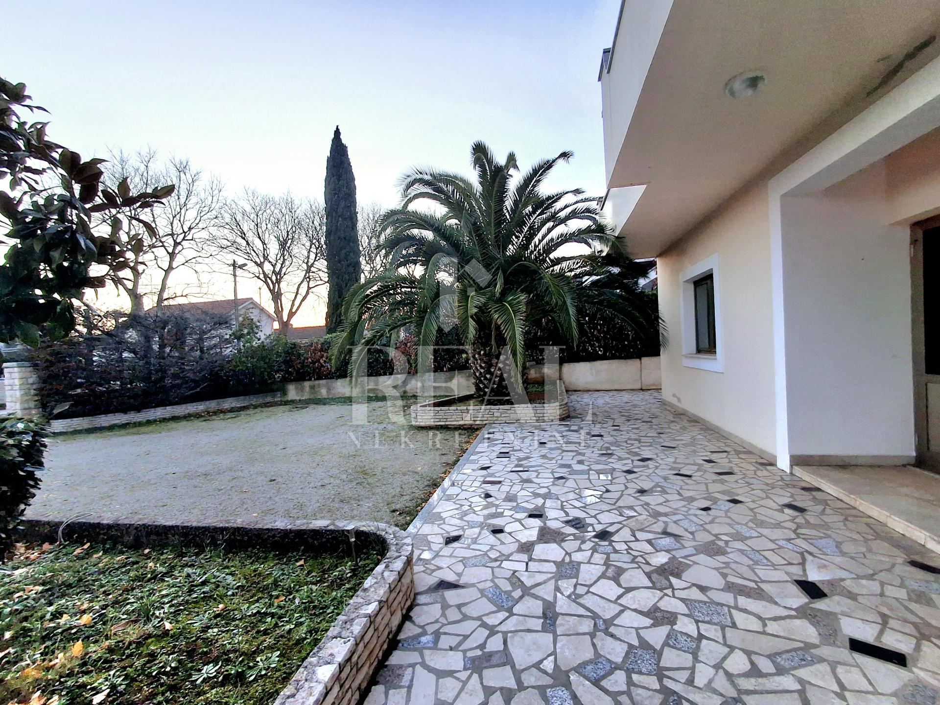 Haus u Puli, 420m², 6 soba, slika 5