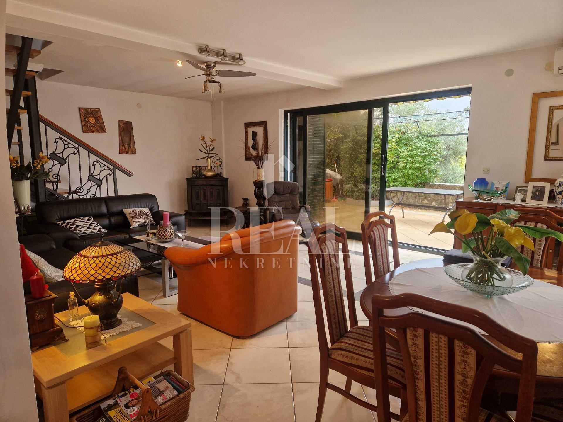 Kuća u Dobrinju, 137.55m², 2 sobe