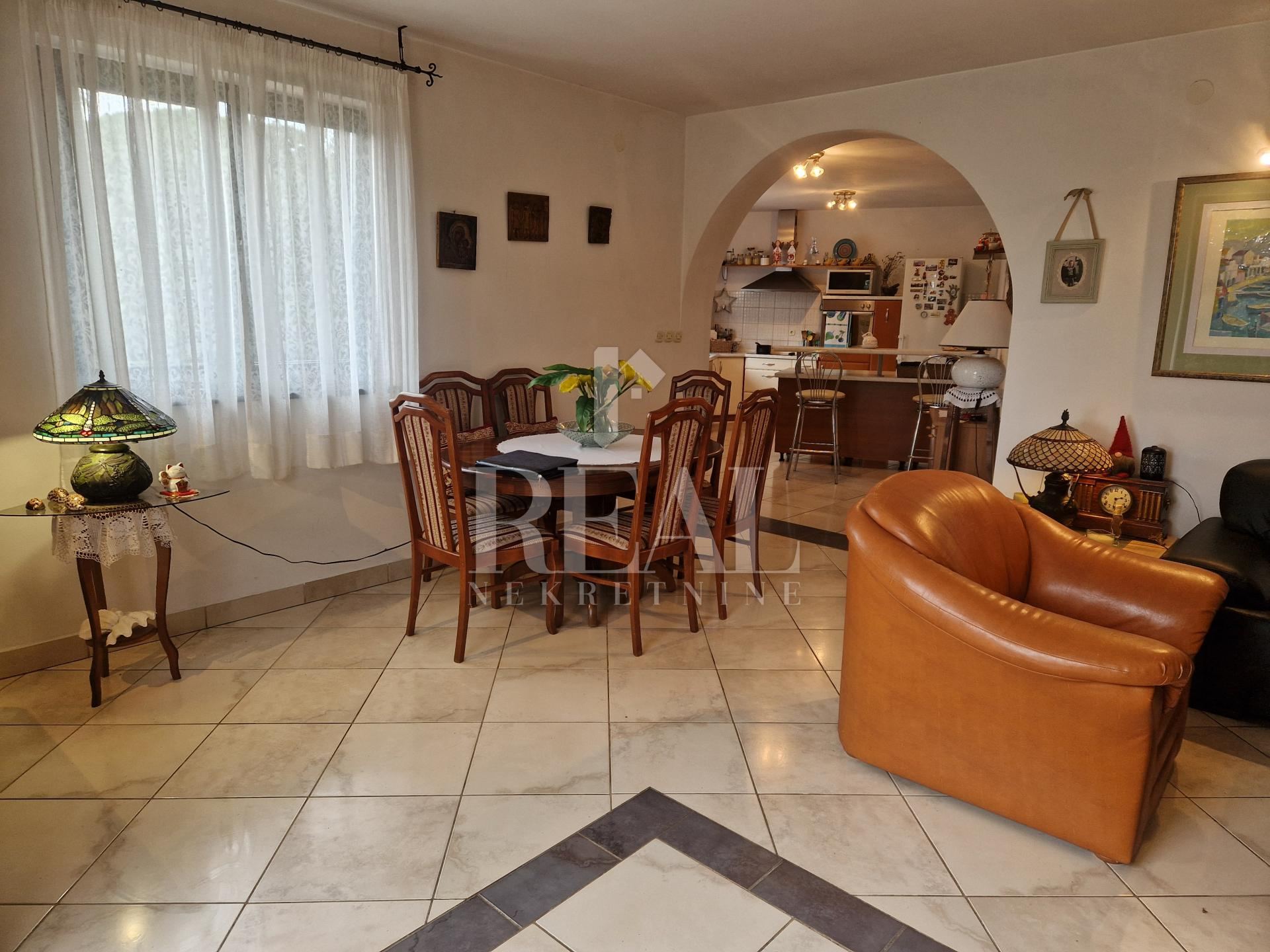 Kuća u Dobrinju, 137.55m², 2 sobe, slika 5