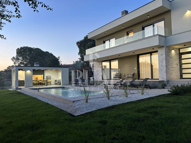 Haus u Svetvinčenatu, 208m², 4 sobe
