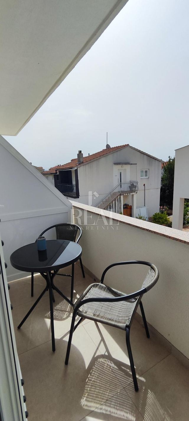 Haus u Vodicama, 300m², 8 soba, slika 5