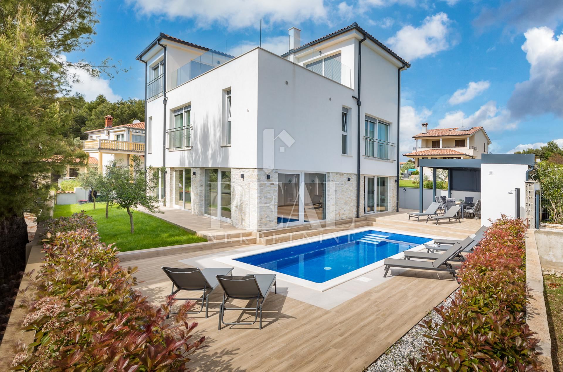 Haus u Fažani, 360m², 5 soba