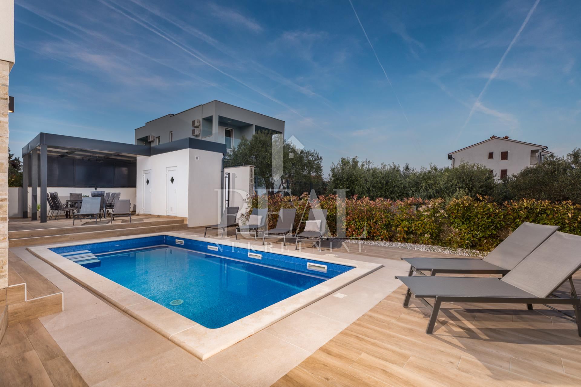 Haus u Fažani, 360m², 5 soba, slika 3
