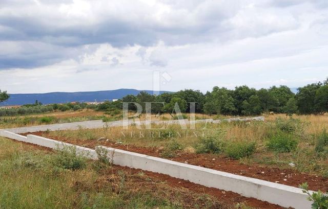 Grundstück u Marčani, 2000m², slika 3