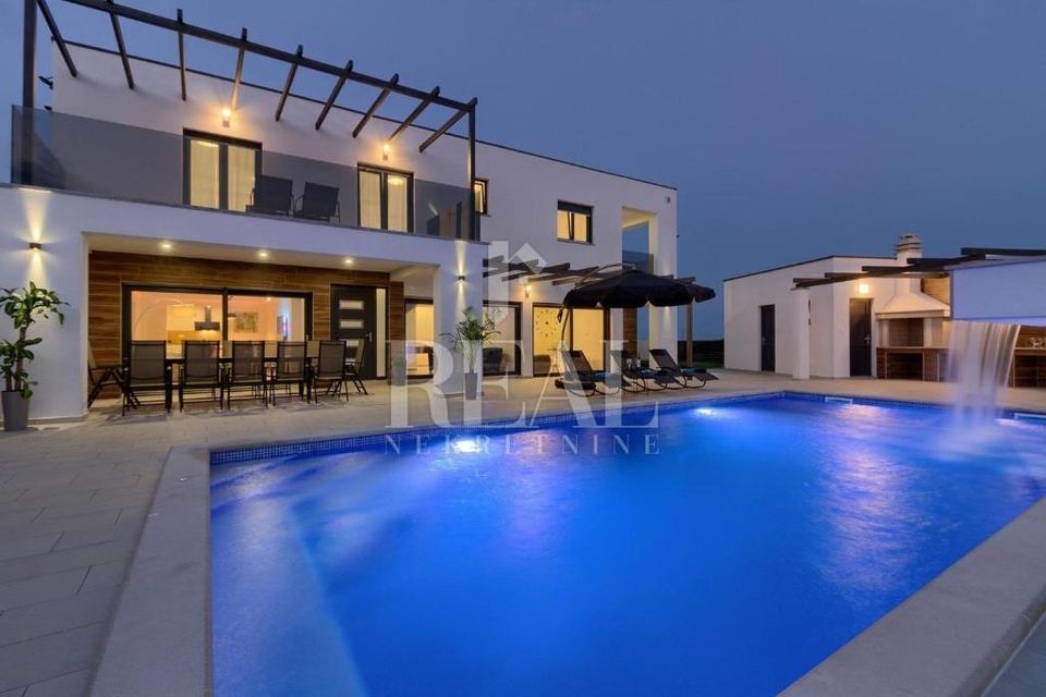 House u Marčani, 280m², 6 soba, slika 2