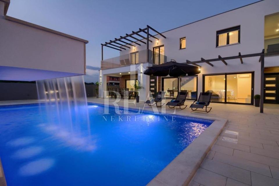 House u Marčani, 280m², 6 soba, slika 3
