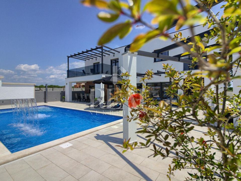 House u Marčani, 280m², 6 soba, slika 5