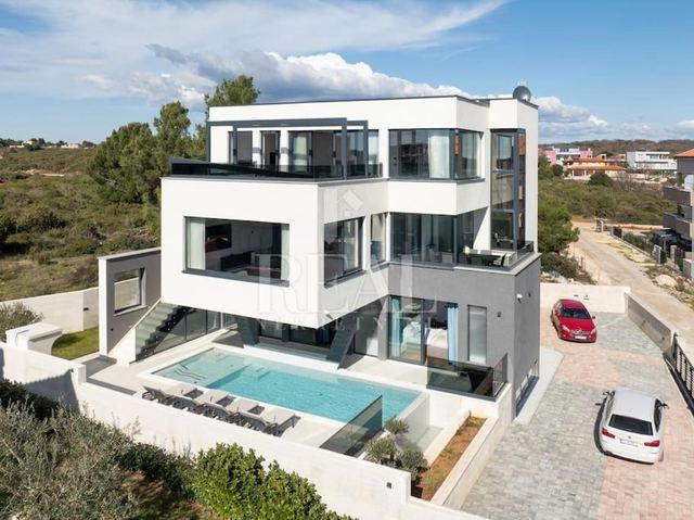 Haus u Medulinu, 400m², 4 sobe