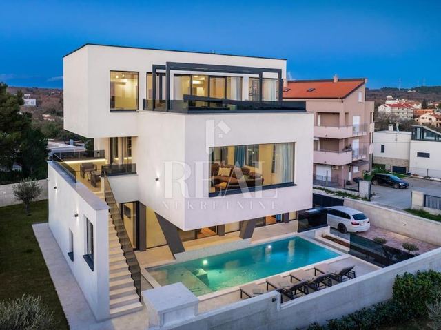 Haus u Medulinu, 400m², 4 sobe, slika 2