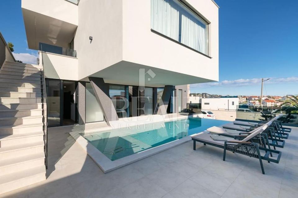 Haus u Medulinu, 400m², 4 sobe, slika 3
