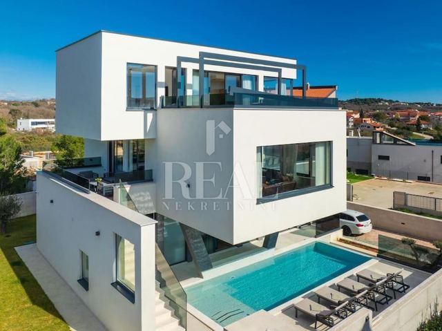 Haus u Medulinu, 400m², 4 sobe, slika 4
