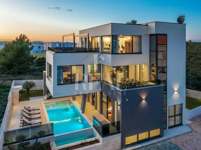 Haus u Medulinu, 400m², 4 sobe, slika 5