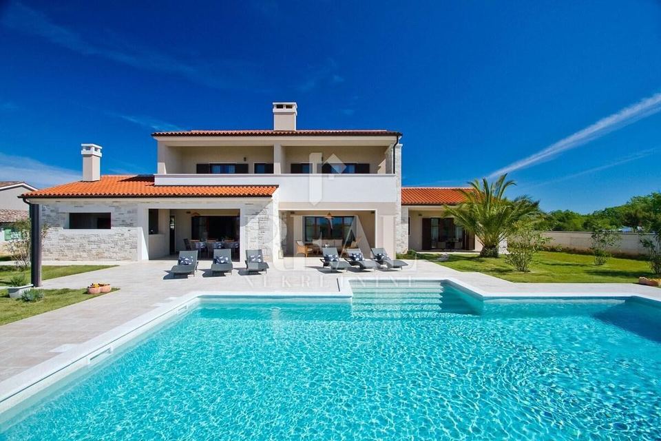 Casa u Svetvinčenatu, 400m², 3 sobe, slika 2