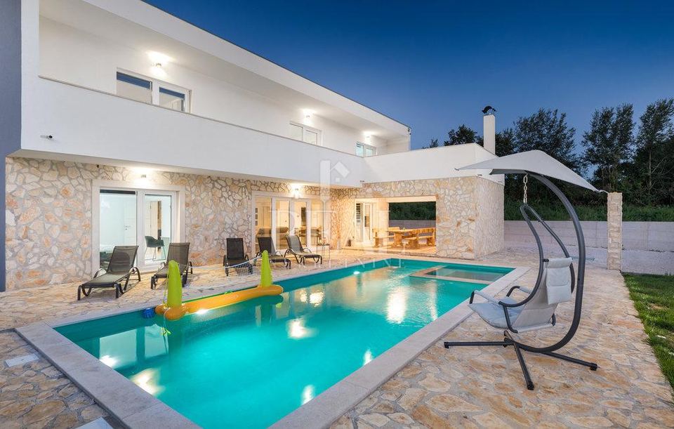 Casa u Svetvinčenatu, 234m², 3 sobe