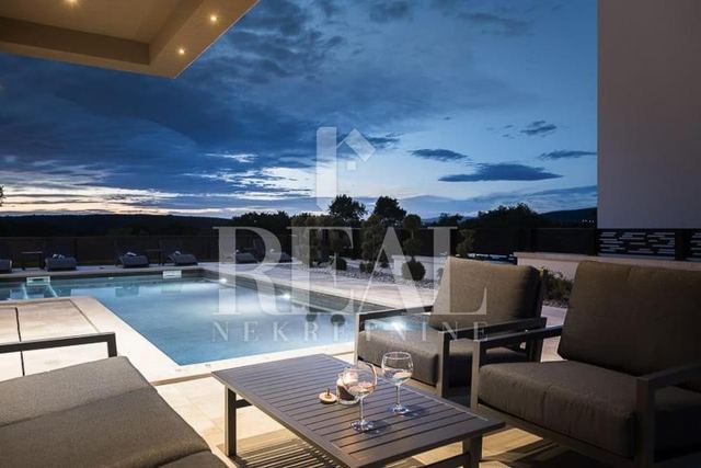 House u Marčani, 220m², 3 sobe, slika 5