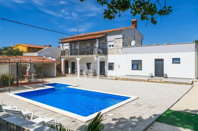 Haus u Marčani, 260m², 3 sobe