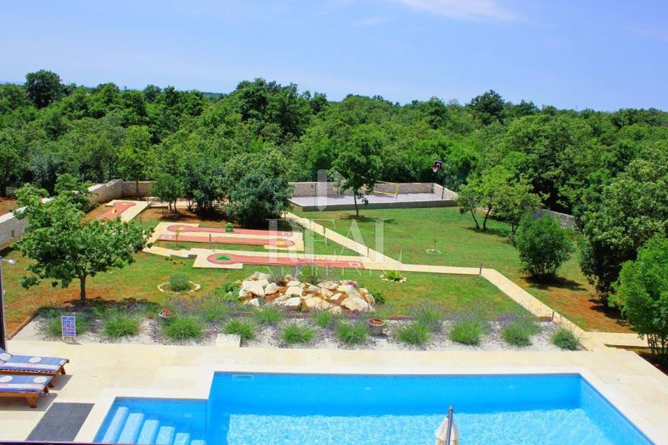 Casa u Svetvinčenatu, 296m², 4 sobe