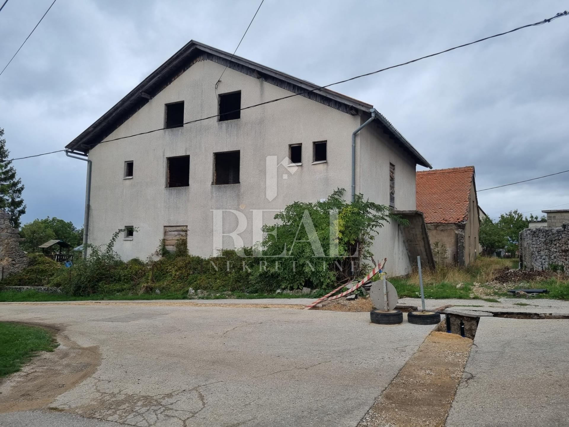 Kuća u Udbini, 300m², 4 sobe