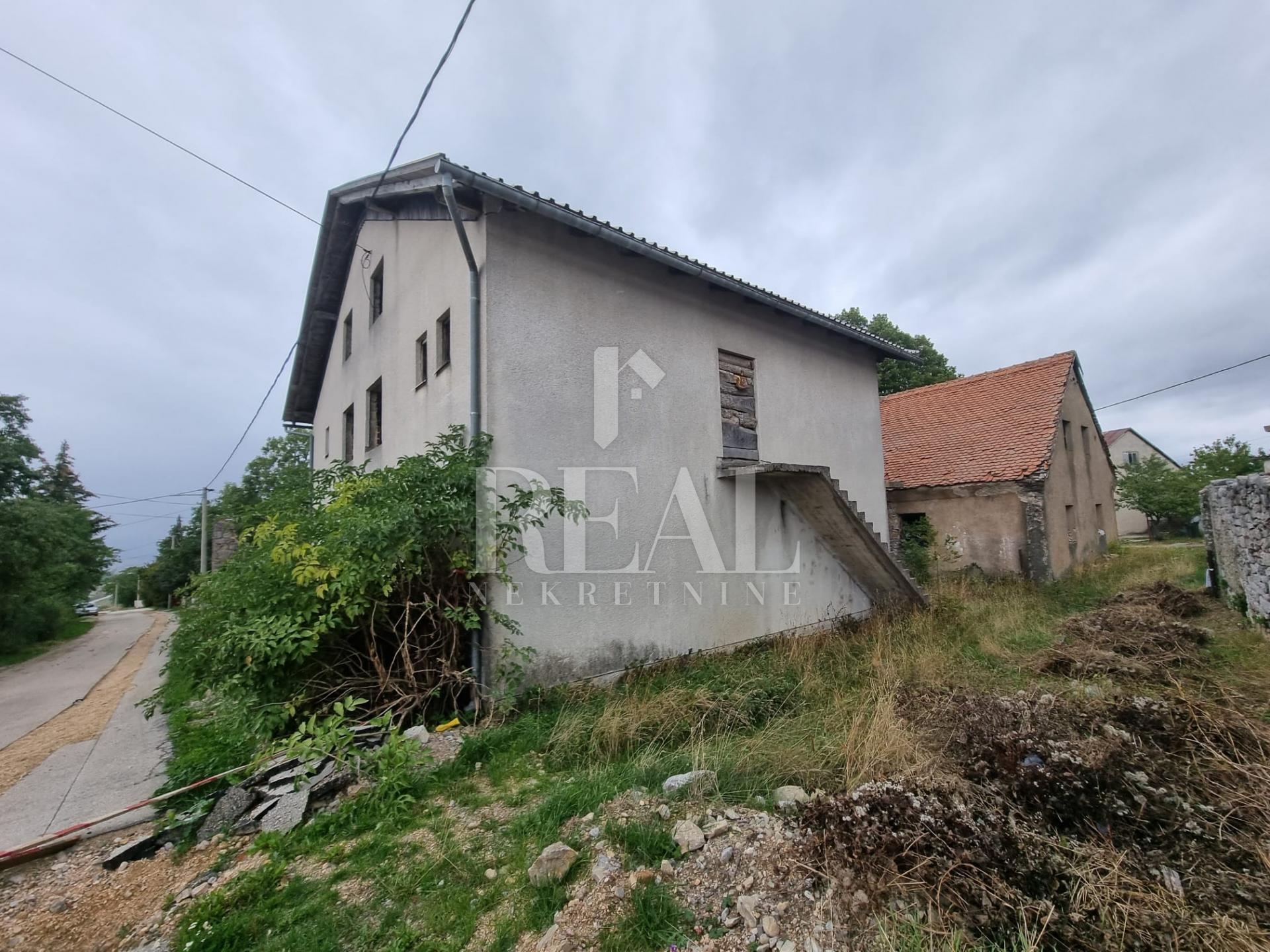 Kuća u Udbini, 300m², 4 sobe, slika 5