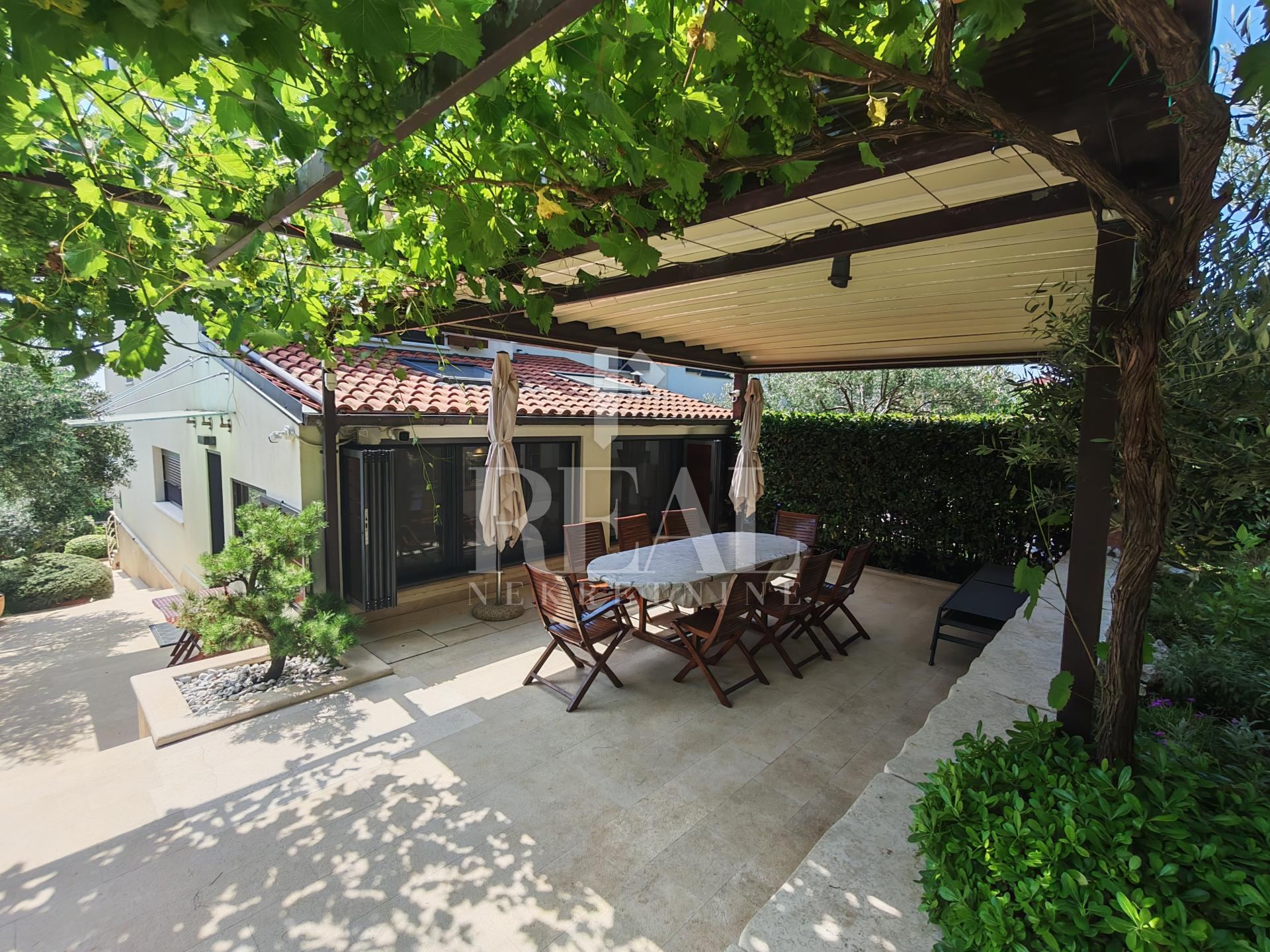 Kuća u Medulinu, 253m², 3 sobe, slika 3