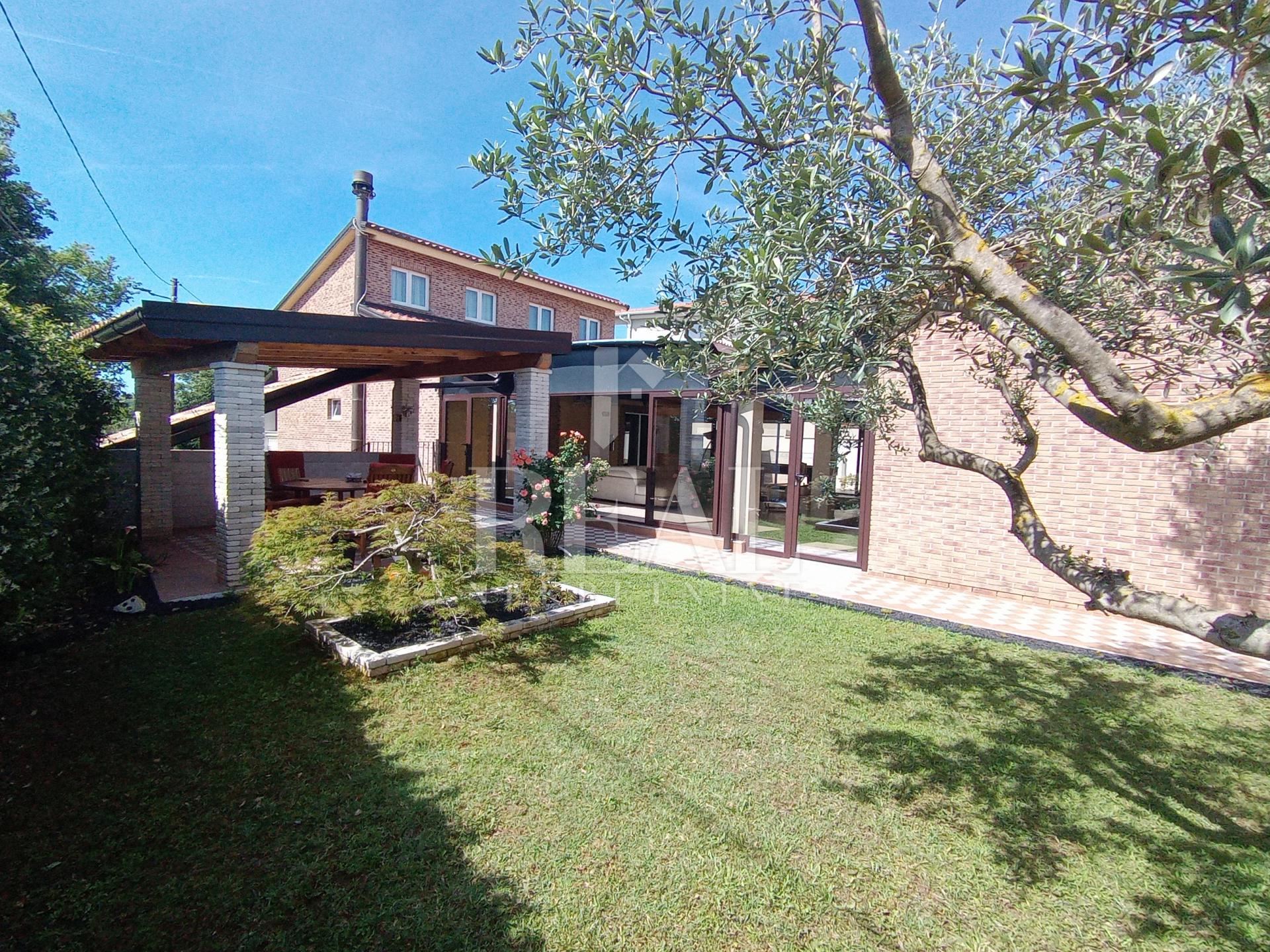 Kuća u Medulinu, 460m², 8 soba, slika 3