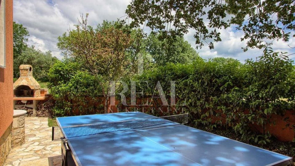 Casa u Medulinu, 360m², 6 soba, slika 2