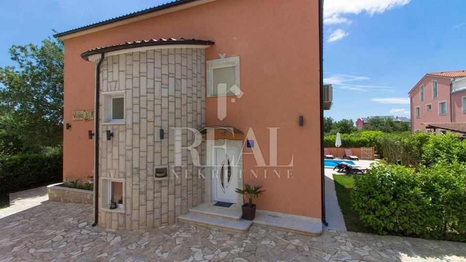 Casa u Medulinu, 360m², 6 soba, slika 4