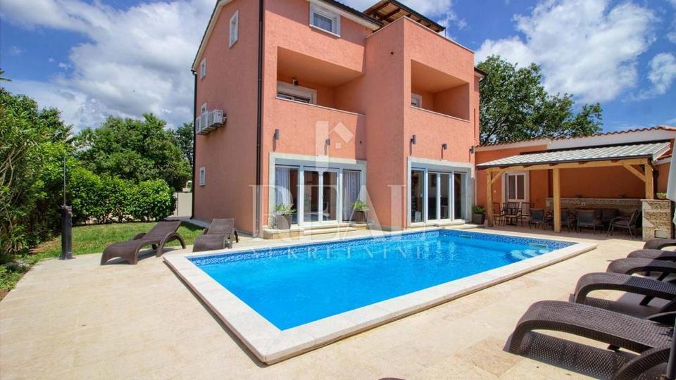 Casa u Medulinu, 360m², 6 soba, slika 5