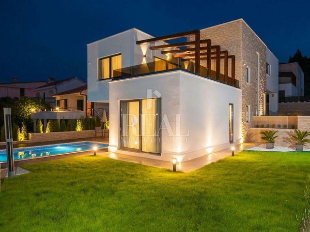 Kuća u Okrugu, 250m², 6 soba, slika 2