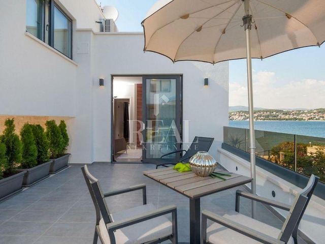 Kuća u Okrugu, 250m², 6 soba, slika 5