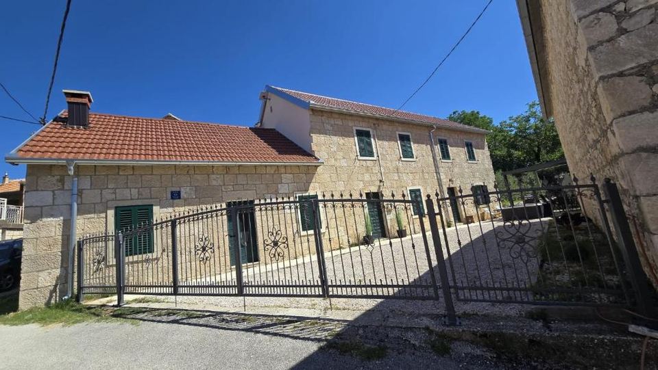 Haus u Lovreću, 172m², 3 sobe