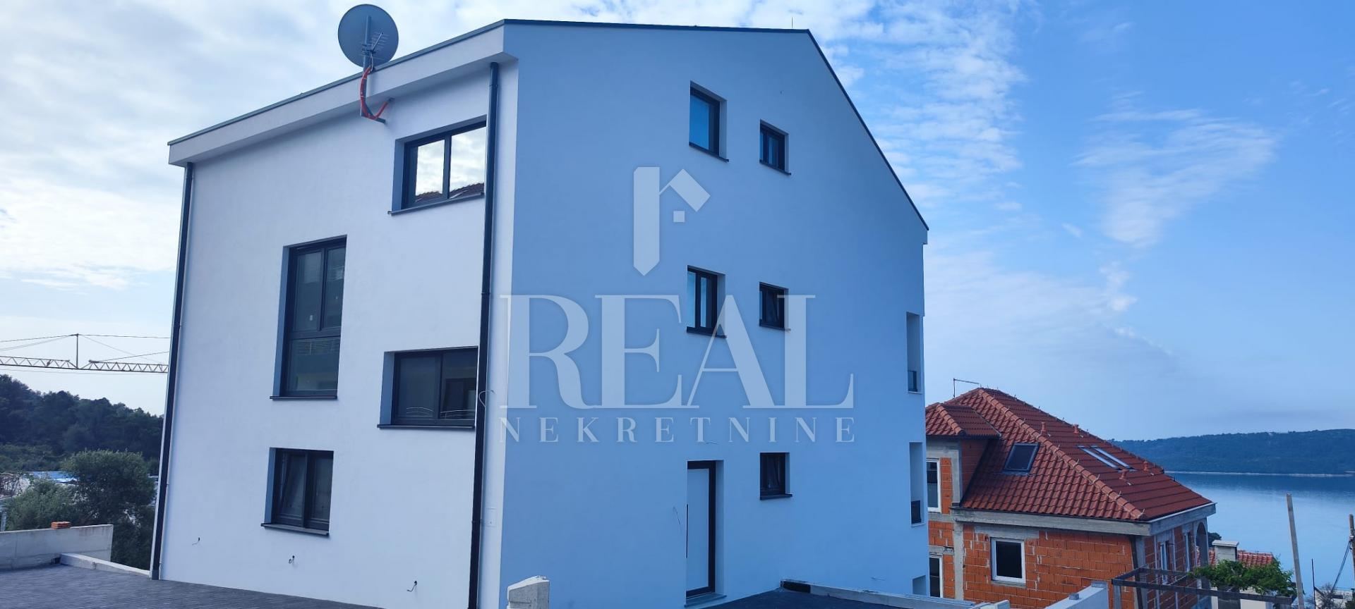 Appartamento u Trogiru, 88m², 3 sobe, slika 2