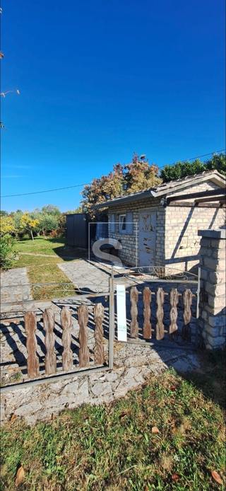 Grundstück u Oprtalju, 1631m²