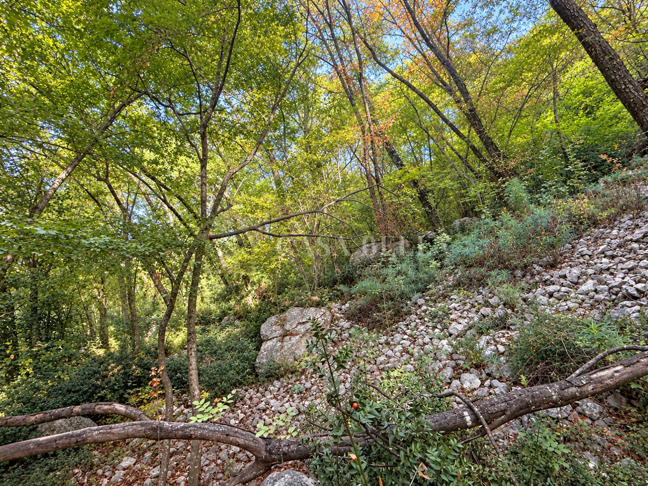 Grundstück u Omišalju, 1100m², slika 3