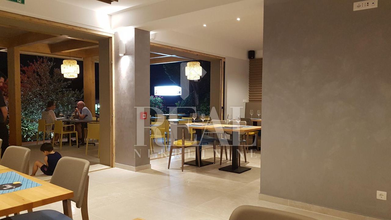 Casa u Okrugu, 563m², 7 soba, slika 4